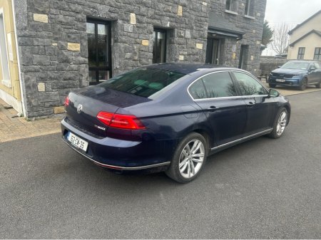 2016 Volkswagen Passat HIGHLINE 1.6 TDI 6SP 120HP €8,995 thumbnail