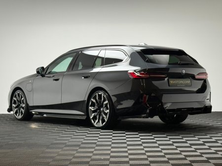 2025 BMW 5 Series - thumbnail 5