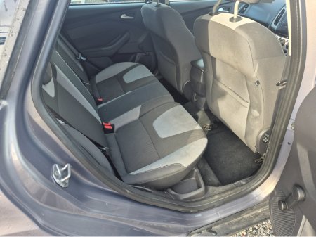 2012 Ford Focus 1.6 TDCI 95PS M6 ZETEC 4DR S/S €4,950 thumbnail