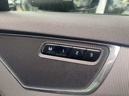 2024 Volvo XC90 T8 Core Recharge AWD Auto (PHEV) €64,900 thumbnail