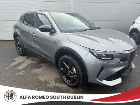 2026 Alfa Romeo Junior Ibrida €44,345 thumbnail