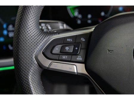 2025 Volkswagen Touareg - thumbnail 14