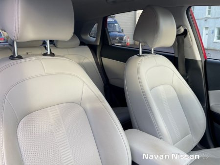 2022 Hyundai Kona EV Premium 64 kWh €21,850 thumbnail