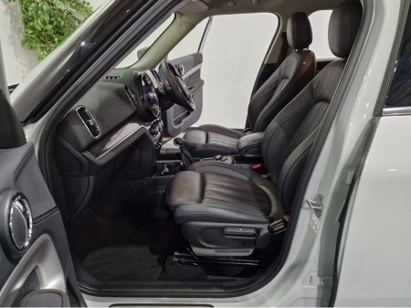 2021 MINI Countryman SE ALL4 EXCLUSIVE (PLUG IN HYBRID) AUTOMATIC **ONE OWNER / HUGE SPEC / APPLE CARPLAY / CRUISE CONTROL / FULL BLACK LEATHER / HEATED FRONT SEATS / REVERSE CAMERA / REAR TINTED GLASS / SAT NAV** €27,900 thumbnail