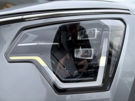 2023 Kia Niro - thumbnail 7
