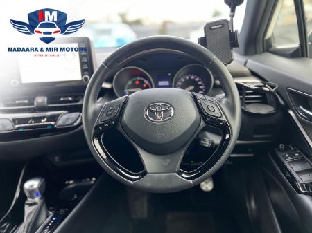 2020 Toyota C-HR 1.8L 6AA ZYX11 5DR AUTO €21,499 thumbnail