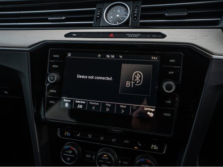 2019 Volkswagen Passat 2019 VW Passat Highline Auto/High spec/1yr warrant €25,888 thumbnail