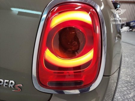 2019 MINI Hatch 5-Door Cooper S Sport €19,975 thumbnail