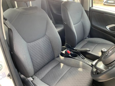 2023 Toyota Yaris - thumbnail 18