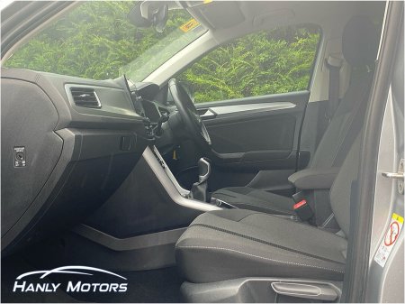 2023 Volkswagen T-Roc LIFE 2.0 TDI MANUAL 6SPEED FWD 116HP 5 €30,950 thumbnail