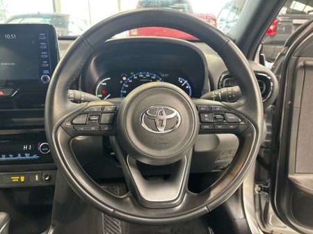 2024 Toyota Yaris Cross LUNA SPORT 4DR AUTO €30,950 thumbnail