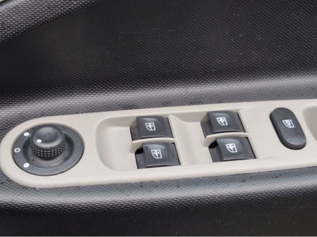 2015 Renault Zoe DYNAMIQUE INTENSE AUTOMATIC FULLY ELECTRIC NCT 02/27 *80KM RANGE* 2 KEYS/ SAT NAV/ TOUCH SCREEN MEDIA/ BLUETOOTH/ USB/ REVERSE CAMERA/ MULTI FUNCTION STEERING WHEEL/ HISTORY CHECKED €3,900 thumbnail