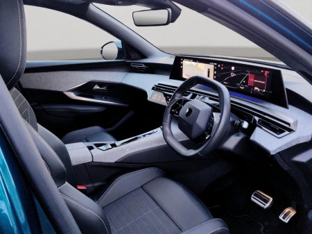 2025 Peugeot 3008 1.2 MHEV PureTech 136bhp eDCS6 Allure €40,950 thumbnail