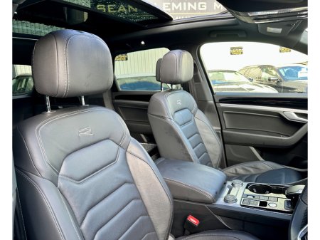 2023 Volkswagen Touareg - thumbnail 6