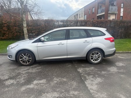 2016 Ford Focus - thumbnail 6