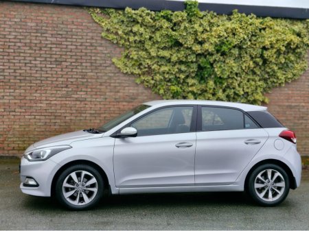 2018 Hyundai i20 DELUXE Finance Available €9,994 thumbnail