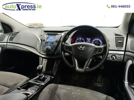 2016 Hyundai i40 Salon Executive, Reversing camera €6,995