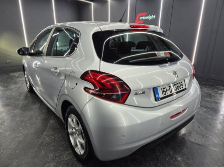 2016 Peugeot 208 - thumbnail 8