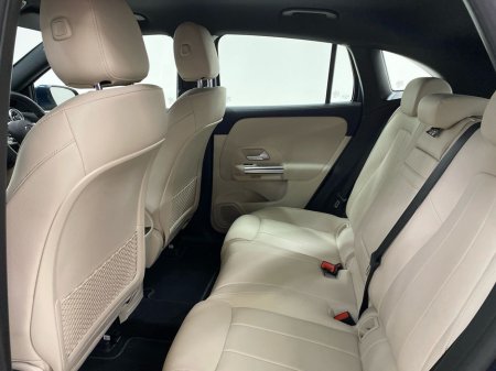 2022 Mercedes-Benz EQA - thumbnail 4