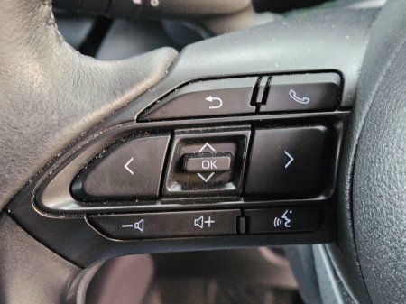 2025 Toyota Yaris Cross - thumbnail 9