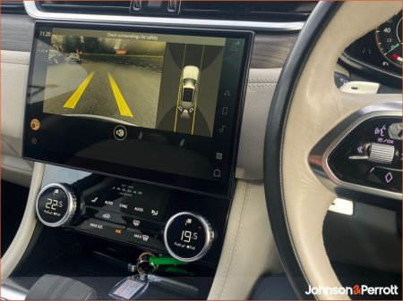 2022 Jaguar F-Pace 2.0 I4 PHEV 404 PS AWD Auto S €42,900 thumbnail