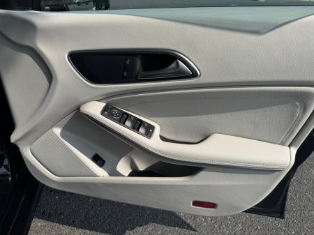 2016 Mercedes-Benz CLA Class 180 4DR D STYLE €18,950 thumbnail