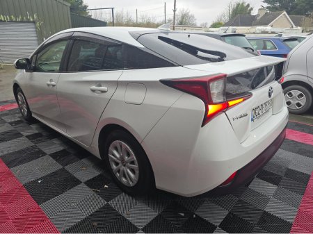 2020 Toyota Prius 6AA-ZVW51 €21,950 thumbnail