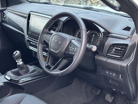 2025 Isuzu D-MAX V-CROSS DCB €48,851 thumbnail