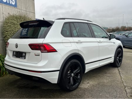 2020 Volkswagen Tiguan R-LINE 4MOTION AUTOMATIC 2.0 DIESEL //LOW MILES//HIGH SPEC//360 PARKING CAMERAS//HALF LEATHER HEATED FRONT AND REAR SEATS//KEYLESS ENTRY// €34,950 thumbnail