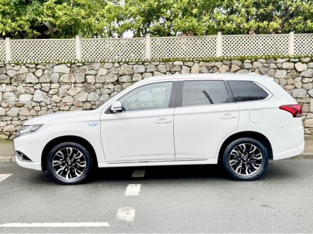 2016 Mitsubishi Outlander 2.0 GX4H PHEV 200BHP 5DR AUTO €13,900 thumbnail
