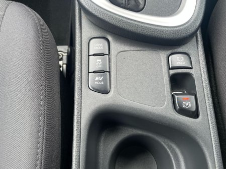 2025 Toyota Yaris Cross 1.5 Hybrid Luna thumbnail