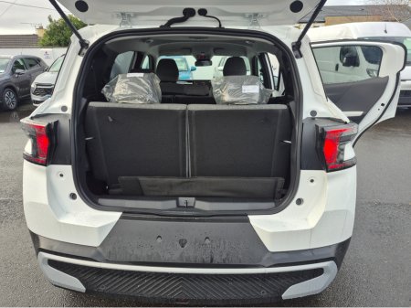 2026 Citroen C3 Aircross PLUS 1.2L Turbo petrol 100 6MT ( 7 seats ) €30,200 thumbnail