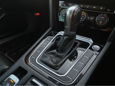 2018 Volkswagen Passat 2.0 TDI VIRTUAL DASH FULL LEATHER HEATED ELECTRIC SEATS SAT NAV CARPLAY ANDROID AUTO BLIND SPORT PARKING SENSORS SELF PARKING ASSIST 360 CAMERA €20,750 thumbnail