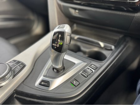 2017 BMW 3 Series - thumbnail 22