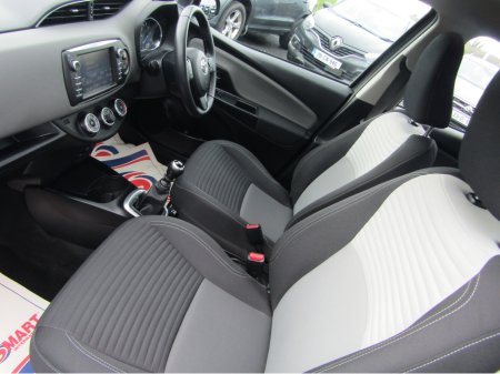 2018 Toyota Yaris - thumbnail 7