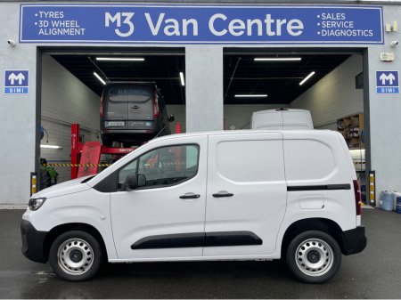 2024 Citroen Berlingo 2024 CITROEN BERLINGO ENTERPRISE B-HDI €21,995 thumbnail
