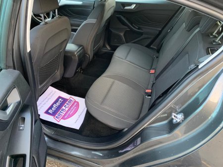 2020 Ford Focus - thumbnail 6