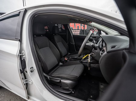 2016 Opel Astra - thumbnail 19