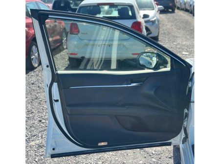 2022 Toyota Camry *New Shape* Leather Package 2.5 Hybrid Fresh Import (0032) €34,995 thumbnail