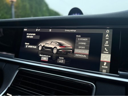 2018 Porsche Panamera 3.0 EHYBRID 4 5DR AUTO €56,950 thumbnail