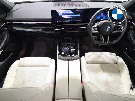 2024 BMW 5 Series - thumbnail 4