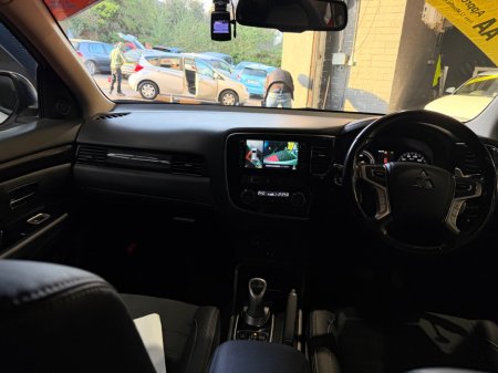 2016 Mitsubishi Outlander - thumbnail 14