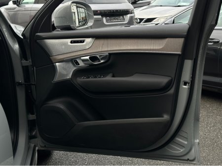 2025 Volvo XC90 - thumbnail 25