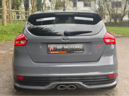 2017 Ford Focus - thumbnail 5