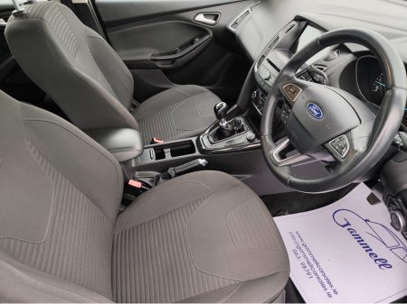 2017 Ford Focus - thumbnail 8