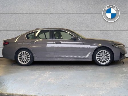 2022 BMW 5 Series - thumbnail 3