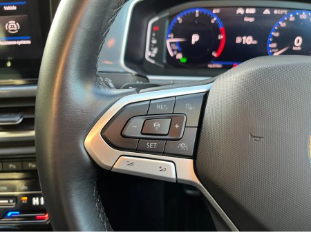 2023 Volkswagen T-Roc AUTOMATIC 2.0 DIESEL //MASSIVE SPEC//FULL LEATHER HEATED SEATS//PANORAMIC GLASS ROOF//LOW MILES// €31,950 thumbnail