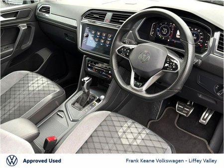 2023 Volkswagen Tiguan Allspace R-LINE AUTO 2.0 TDI 150HP *PLATINUM GREY* *7-SEATER* *SUNROOF* *CARPLAY & ANDROID AUTO* *REAR VIEW CAMERA* *PCP FINANCE AVAILABLE* €48,995 thumbnail