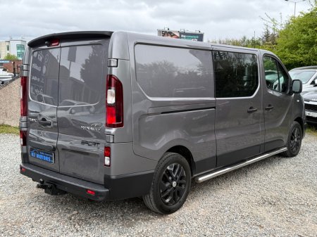 2021 Renault Trafic - view 3