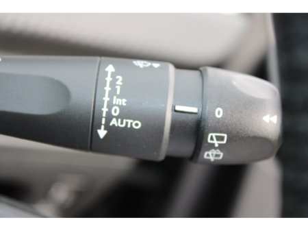 2018 Peugeot 2008 - thumbnail 21